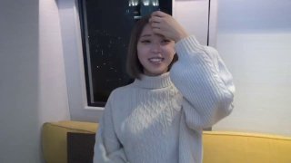 一群人的狂欢良家人妻少妇，喷水再创新高，不尽兴沙发上再干（进群约炮）